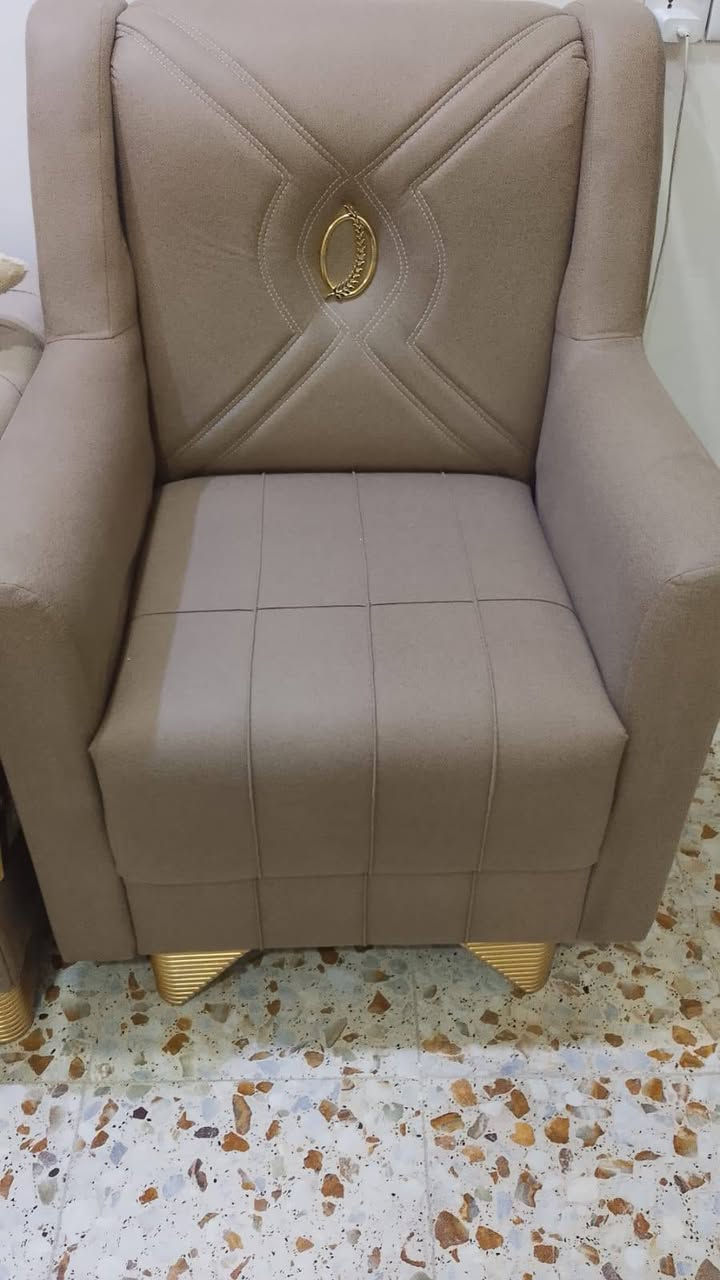 *********** مكلف بالنشر تخم 10مقعد بلوك اسوك مستعمل قليل اسفنج ظغط عالي مستعمل شهر واحد سعر700 وبي مجال مكانه السريدات

