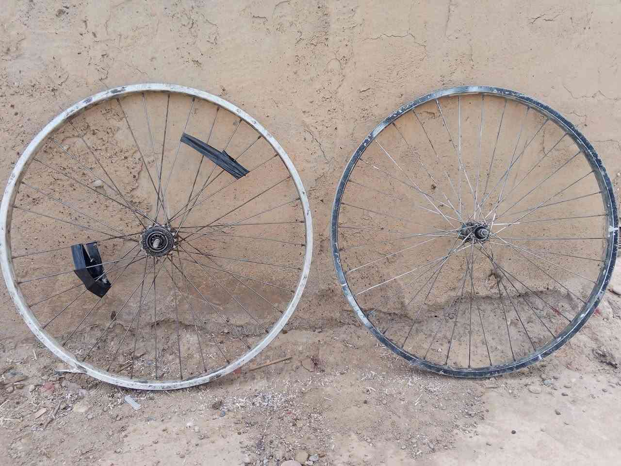 سلام عليكم ورحمة الله وبركاته لشات للبيع سعرهن 10كلهن ول وياله 2بلفين يعني السعر  كلهن 12الف ال شات مال تعميره وهاذه رقم***********
