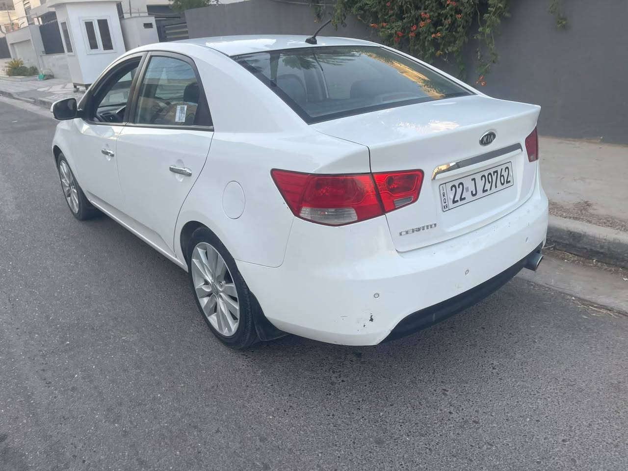 سيراتو موديل 13 خليجي محرك ١1600 بيه بنيد وجاملغ بدون ضرر داخلي وبيه مكانات بارد سياره جاهزه وخير من الله السعر 83 وبيه مجال حق لجيه للاستفسار
*********** 
سيراتو موديل 13 خليجي محرك ١1600 بيه بنيد وجاملغ بدون ضرر داخلي وبيه مكانات بارد سياره جاهزه وخير من الله السعر 83 وبيه مجال حق لجيه للاستفسار
