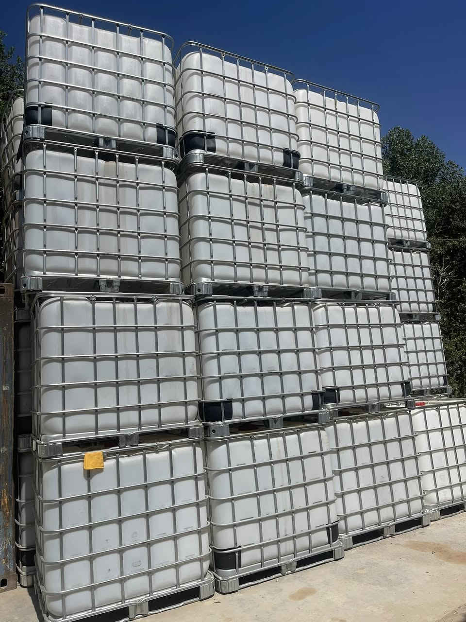 سلام عليكم
متوفر حاويات ( بوشكات ) اصفر وابيض 
النجف 
***********
