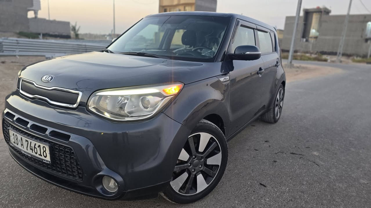 السلام عليكم 
كيا صول 2015 plus
سياوه حلوه وجديده وجاهزه من كلشي بأسمي 
ماشيه125mi
صبغ بنيد فقط بدون دواخل وصبغ قليل مسطره الجنطه 
118$وبيها مجال بسيط 
***********
