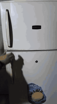 السلام عليكم الثلاجه للبيع
حجم 24 فول نظافه تبريد وثلج 
السعر 140 مكاني حي الحدباء التواصل عبر الرقم ***********
