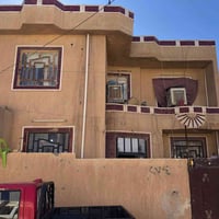 الديوم المربع الذهبي • ١٠٠م • ركن مقابل المدارس