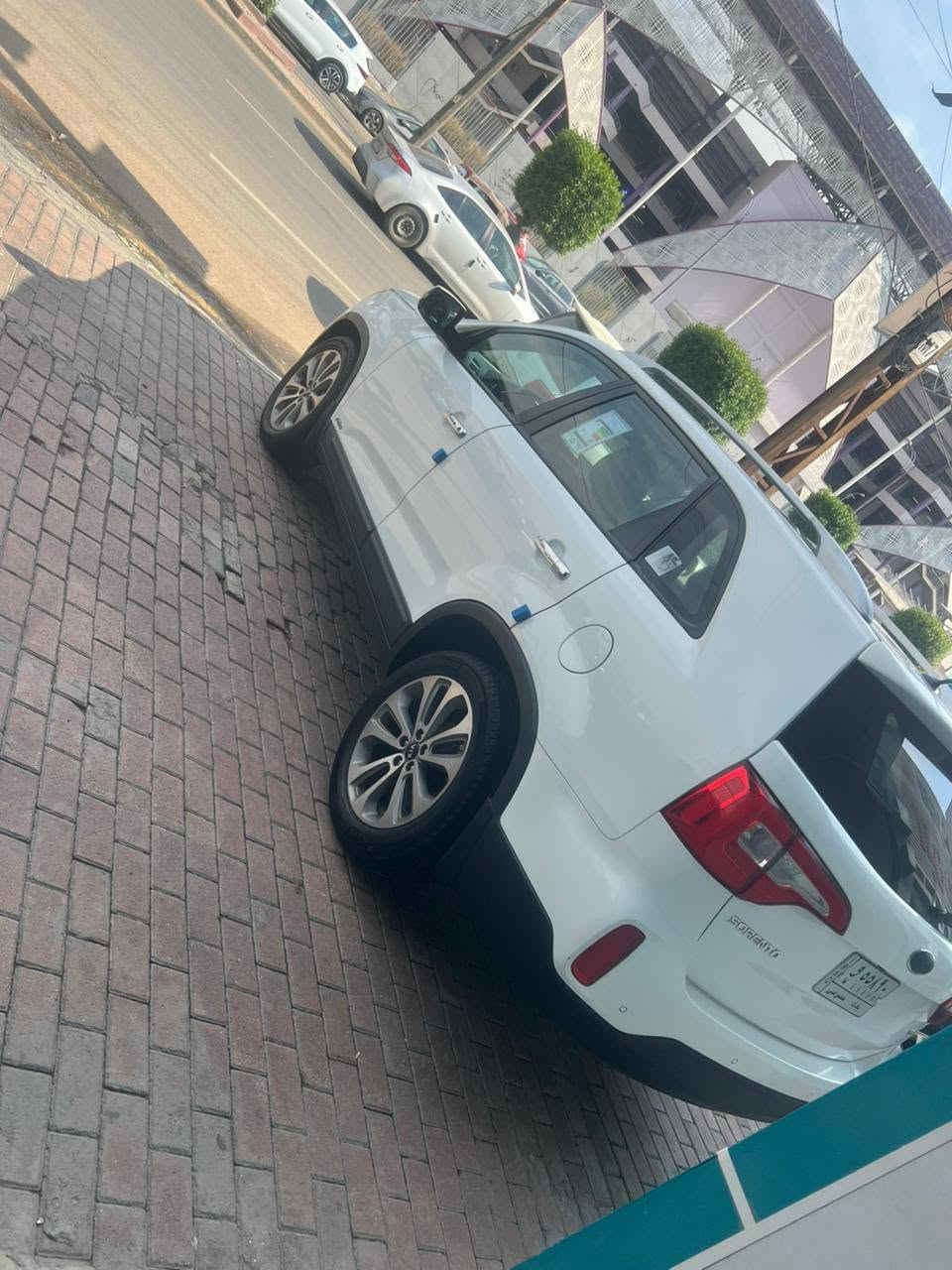 نات السلام عليكم سورتنو ٢٠١٤ خليجي فول موصفات واحد على وحد كويتي السياره بصمه وبناورما وكشجلد كهرباء تتفاء وتبريد بلكشن ٣ قطع تبريد ٧ راكب سته سلندر لايت زنون مري شفط فور ويل وبعد بيه هواي موصفات  سياره مكفوله كفاله عامه من كلشي للستفسار*********** بغداد
