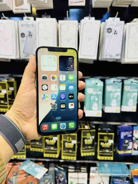 السلام عليكم للبيع 
iPhone 12 pro max 
ذاكره 128 
بطاريه 100% مبدله اصليه 
لون ذهبي 
نموذج M شرق اوسط دبل خط مو تك 
الجهاز مبدل شاشه نوعيه حلوه 3 خيارات فيس ايدي واكف كله شغال اتصال انترنيت صوت كامرات فرمته كله شغال مابيه خلل السعر قفل 260 الف من الاخير مكاني بغداد مدينه الصدر رقمي ***********
