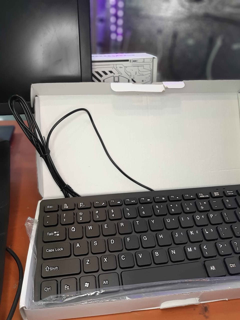 كيبورد Mini Keyboard K-1000
⌨️ كيبورد Mini Keyboard K-1000 – جديد | تصميم أنيق وحجم عملي
إذا تبحث عن كيبورد مريح وعملي للاستخدام اليومي، فهذا الخيار ممتاز. تصميم ميني يوفر مساحة على المكتب مع كتابة سلسة واستجابة ممتازة.
✅ جديد بالكرتون
✅ تصميم صغير وأنيق
✅ مناسب للكمبيوتر واللابتوب (Windows / Mac)
✅ أزرار مريحة وهادئة
✅ مثالي للدراسة، العمل، والاستخدام اليومي
💰 السعر: 30,000 دينار عراقي فقط
📍التوصيل متوفر حسب الاتفاق.
📩 راسلني إذا عندك أي استفسار أو تريد تحجزه قبل نفاد الكمية. أربيل, العراق


**إذا كنت صاحب هذا الإعلان وتريد حذفه لأي سبب، رجاءا أرسل رسالة إلى الدعم الفني**