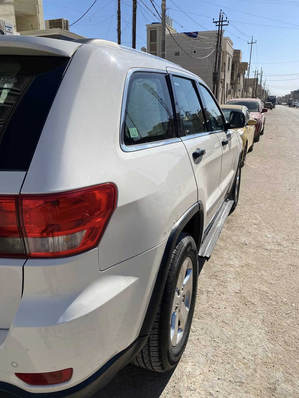 السلام عليكم ( جيب شيروكي موديل 2012 ( خليجي لمتدد ) مكفوله مواصفاتهه معروفه ( حدادية امامي وخلفي جديد وتخم تاير جديد وفيول بم اصلي جديد وعدسات ليزر كاملة السيارة ) السعر (205 ورقه) وبيهه مجال .. مكان السيارة ذي قار الناصريه … الرقم ***********
