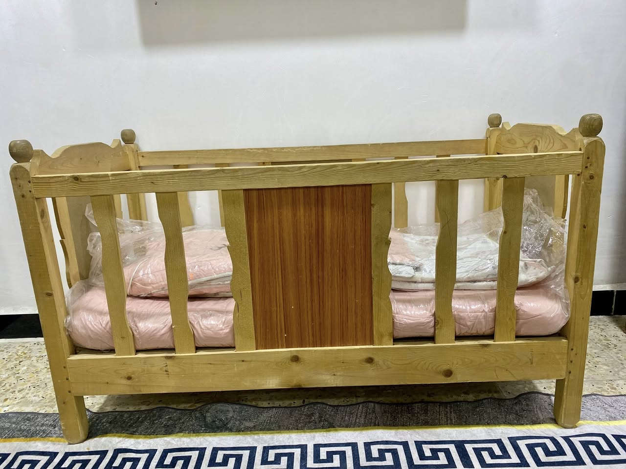 سرير أطفال مع دوشك ومصدات
نظيفه جداً الشراي يدخل خاص


**إذا كنت صاحب هذا الإعلان وتريد حذفه لأي سبب، رجاءا أرسل رسالة إلى الدعم الفني**