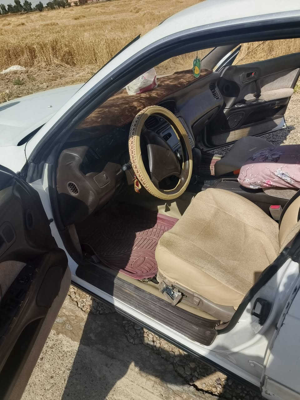 السلام عليكم…… ..بيه قطعه ونص صبغ
وبيه ظخه موضحه بصور بسيطه 
صدر جديد 
تخم تاير جديد 
محرك كير شرط 
غرفه شرط 
بطاين شرط 
كهرباىيات شرط
اكسل شرط 
سنتر لوك 
كيجات 
تبريد نقص وجه كمريسر 
رقم بغداد مشروع وطني 
سنويه لل 28 
مكانه تكريت صلاح الدين 
السعر 46 وبيه مجال 
نقد فقط 
***********
***********
