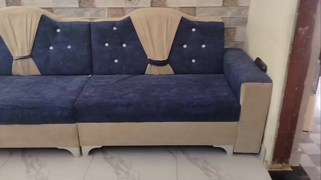 ديوان للبيع نضيف جدا اي ضرر مابي 12مقعد 20 نفر رقم الهاتف ***********واتساب اي ستفسار ادخل خاص.
