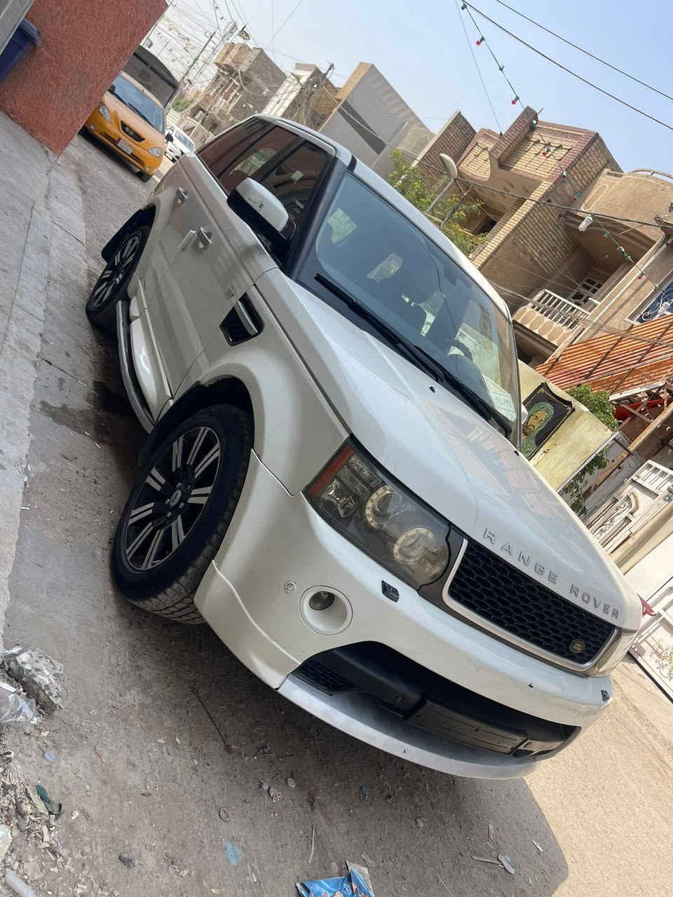 رانج روفر سبورت
ادوات ادوات ادوات
سياره مكفول من الضربه والكص 
دبلات لوي سياره جديده اوكامله تبريد ثلج 
تخم تاير دلوب ياباني داخل جديد محرك 
كير مكفولات عنوان بغداد للبيع اومراوس حسب القناعه
السعر ٧٠
***********
