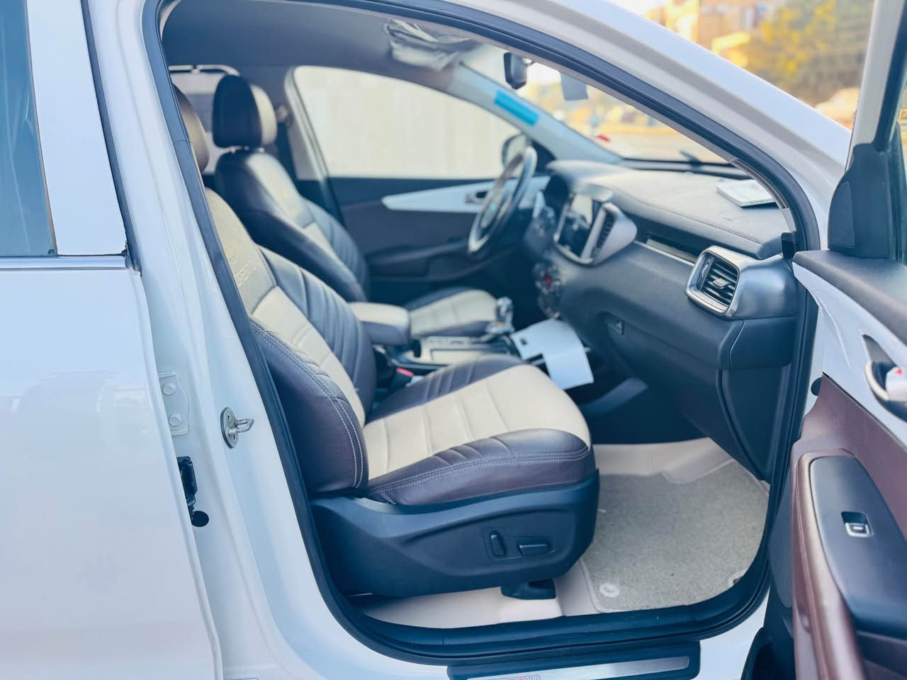 السلام عليكم ورحمة الله وبركاته 
كيا سورنتو 2016 سياره عل وضع شركه ستخدام شخصي حيل نضيفه فول موصفات ما عدا بنراما سايد بريك دكمه رادرات بصمه أبواب بصمه تشغيل أناره ترحيب سورنتو أشاره بمري  5 ويل كب 7 راكب 3 قطع تبريد 6 سلندر حساسات  امامي جانبي حاجب بوجكتوات زينون مرايات شفط بردات سلايت كشنات جلد قرميطي كشن حراري جنطه كهربائيه كامره امامي خلفي زراك لايت سياره جاهزه مكينه كير حداديه تبريد عل وضع شركه  سياره مال جناي رقم ذي قار سنويه جديده تحويل مباشر  سياره مكفوله من الفتح والتبديل والضربه فقط طرف الباب بيه صبغ بصيط فقط  حته الدعاميات مكفولات شرط الفحص مكان سياره مركز الناصريه قرب مركز شرطه الفداء سعر 198 مجال بصيط اتصال *********** ناصرية, ذي قار
