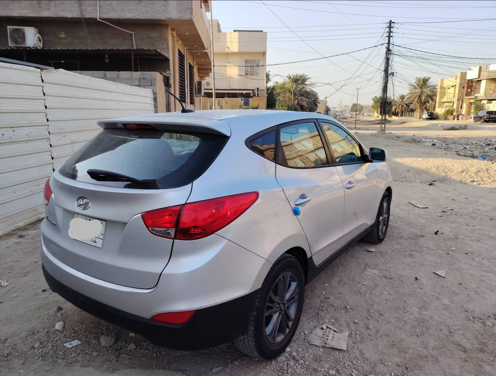 السلام عليكم.
توسان  2015  ماشية 48 حقيقي 

المواصفات؛ وارد امريكي. لون رصاصي. مكينة 2000 جي دي اي.  مريا وسطية كهرباء . تبريد. تدفئة. شاشة. مسجل سيدي كامرة خلفية. سايد بريك بالرجل. تحكم ستيرن جهتين. بلوتوث. اواكس. نظام Eco اقتصادي. ABC. مثبت سرعة. مانع انزلاق. كشنات جلد. كشن سائق كهربائي. ويل كروم. حساس اطارات. باتري جديد. حادثها موضح بالصورة مع المنشور. ايرباكات سليمة.
رقم بغداد مشروع وطني بأسمي
السعر 145 ورقة وبيها مجال مكان السيارة في كربلاء.
الاتصال
*********** كربلاء, العراق
