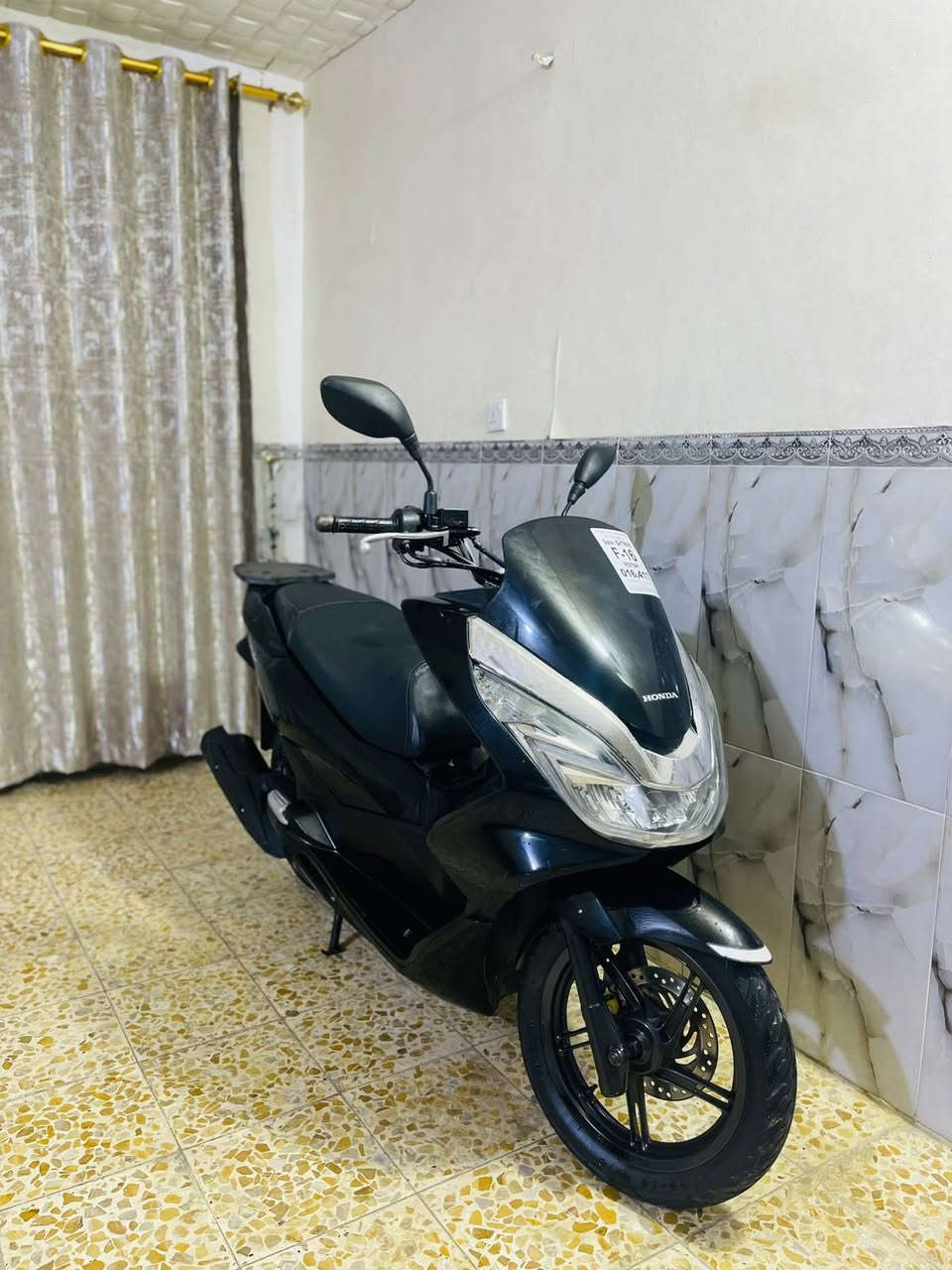 سلام عليكم PCX جيل ثاني ياباني JF
مكفوله من التاير للتاير شرط كفر ومكينه بلادي
مكينه 125 ☑️ 
حساس زدحام ☑️
حساس ستان ☑️ 
مابيه اي نقص شرط المكينه اذا مفتوحه ترجع الدراجه السعر12وبيه مجال
مكاني الامين الثانيه رقمي *********** ماسنجر ممتواجد
