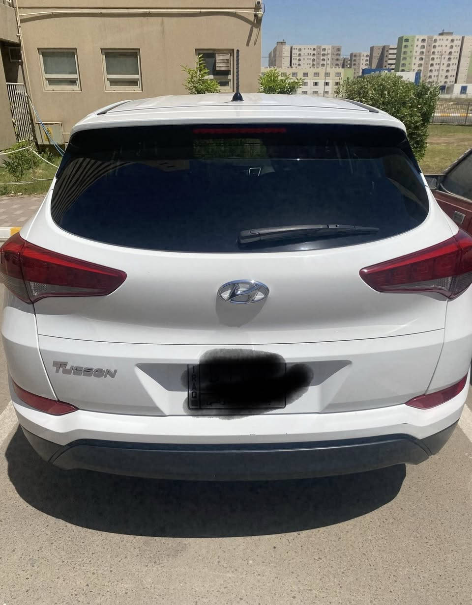 السلام عليكم 
توسان 2018 وارد امريكي ما مبدل بيه اي شي 
صوره الحادث مأشر بالاحمر 
نص فول مكينه جي دي أي 
مكاني بغداد السيارة بأسمي 
رقم انكليزي 
هزة جديدة 
***********
السعر ١٧٣
