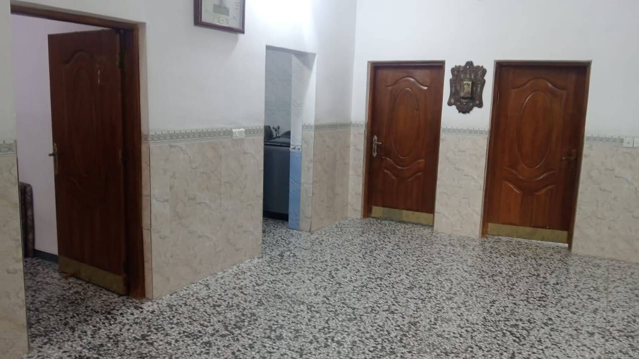 بيت للبيع مساحته 400متر غرفتين نوم واستقبال وصاله ومطبخ وصحيات وحديقه جانبيه بناء حديث طابوك طابو زراعي سند 25الناحيه البستان للاستفسار 
*********** واتساب
***********
