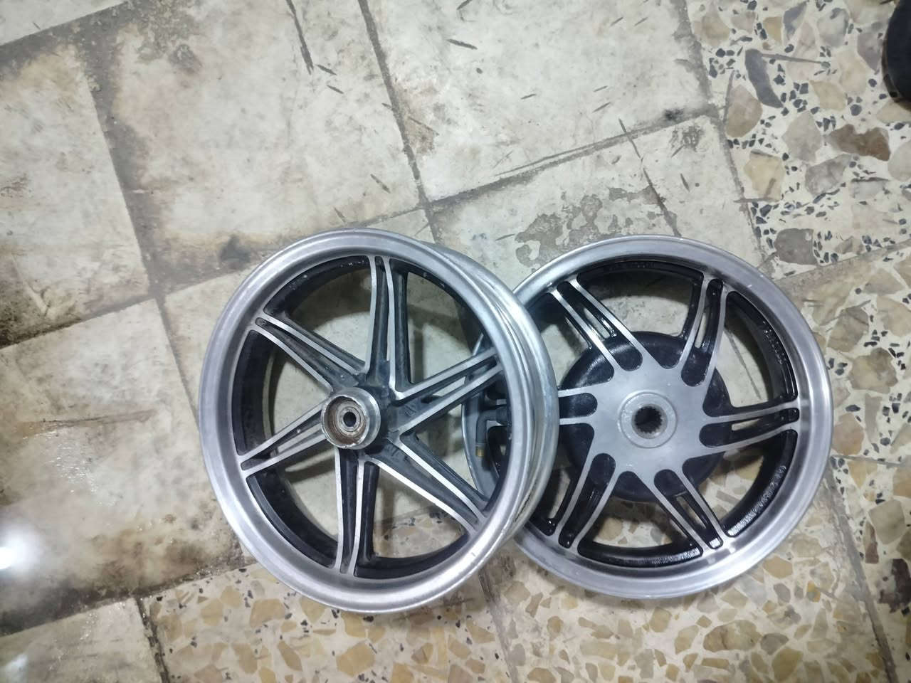 السلام عليكم ويالة نجمة مكفول من كلشي سعر 225  مدينة الصدر ***********
