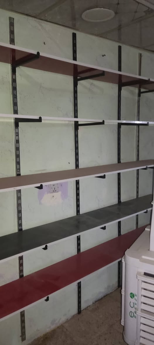 السلام عليكم غراض محل للبيع قل قطعه وسعرها بيع مستعجل السعر مناسب أتصل وتدلل ***********
