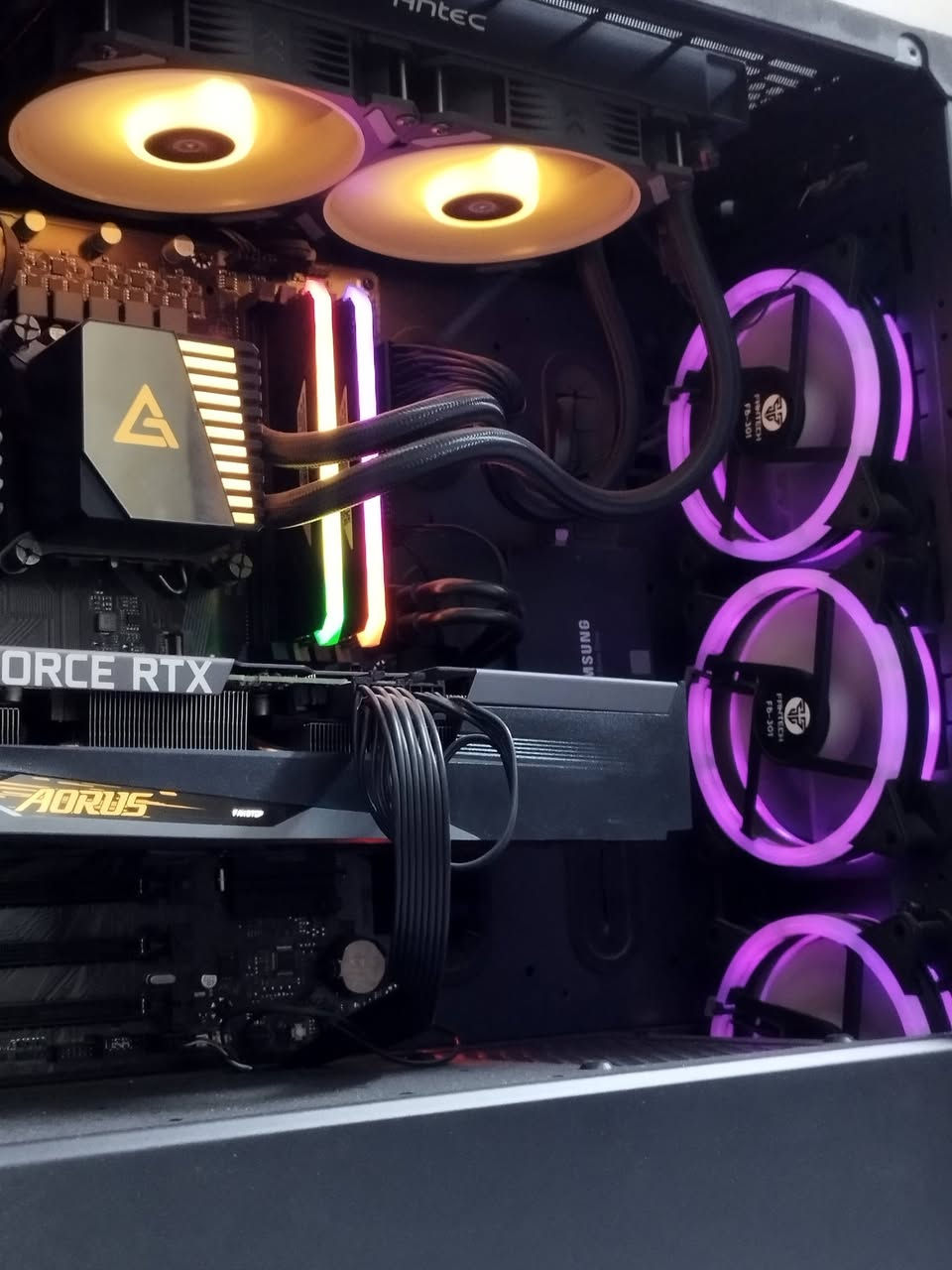 للبيع pc 
CPU  Intel Core i5-12400
GPU  RTX AORUS 3060 12G 3FANS
M.B   B650 Gigabyte D4
RAM  16 3200H VENGEANCE RGB
SSD  1TB SAMSUNG 
ALO  240MM ANTEC
مع الكيس يحتوي على /
كيبورد Redragon 
ماوس اترك شارك x11
مايك من شركة maono
جميع قطع الكمبيوتر ماركة معروفة ،
التواصل على *********** واتس اب  او  مانزنجر فقط
