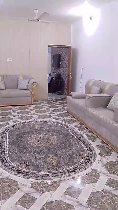 🏡 للبيع بيت مميز في بغداد – حي الرئاسة / العبيدي قرب سوق الرئاسة
فرصة ممتازة للسكن العائلي بموقع حيوي وخدمي قريب من جميع الاحتياجات اليومية 🌟

📍 الموقع: حي الرئاسة – العبيدي
📍 قريب جداً من سوق الرئاسة
📍 قريب من المستوصف والخدمات الصحية
📐 المساحة: 220 متر
🏠 البناء: نثر طابقين
📄 الطابو: صرف ✔️

🔹 تفاصيل البيت: ✅ استقبال واسع وأنيق
✅ مطبخ بمساحة ممتازة 🍽️
✅ صالة عائلية في الطابق الأرضي
✅ صالة إضافية في الطابق الثاني
✅ 4 غرف نوم كبيرة بمساحات ممتازة
✅ 3 صحيات
✅ 4 حمامات
✅ كراج داخل البيت 🚗
✅ حديقة جميلة ضمن الكراج 🌴
✅ توصيل ممتاز للماء والكهرباء ⚡💧
✅ نظام يمنع دخول مياه المجاري
✅ توزيع مرتب وعملي للغرف
✅ غرف واسعة وإضاءة طبيعية جميلة
✅ مناسب للعوائل الكبيرة
✅ منطقة هادئة وآمنة
✅ قريب من الأسواق والمدارس والخدمات
✅ سهولة الوصول للشارع الرئيسي والمواصلات
✅ البناء مرتب وجاهز للسكن

✨ بيت متكامل يجمع بين الموقع الممتاز والمساحة الواسعة والطابو الصرف، مع تصميم مريح وخدمات ممتازة يوفران الراحة والخصوصية للعائلة.

📞 للاستفسار والسعر والمشاهدة:
+964 772 289 6999


**إذا كنت صاحب هذا الإعلان وتريد حذفه لأي سبب، رجاءا أرسل رسالة إلى الدعم الفني**