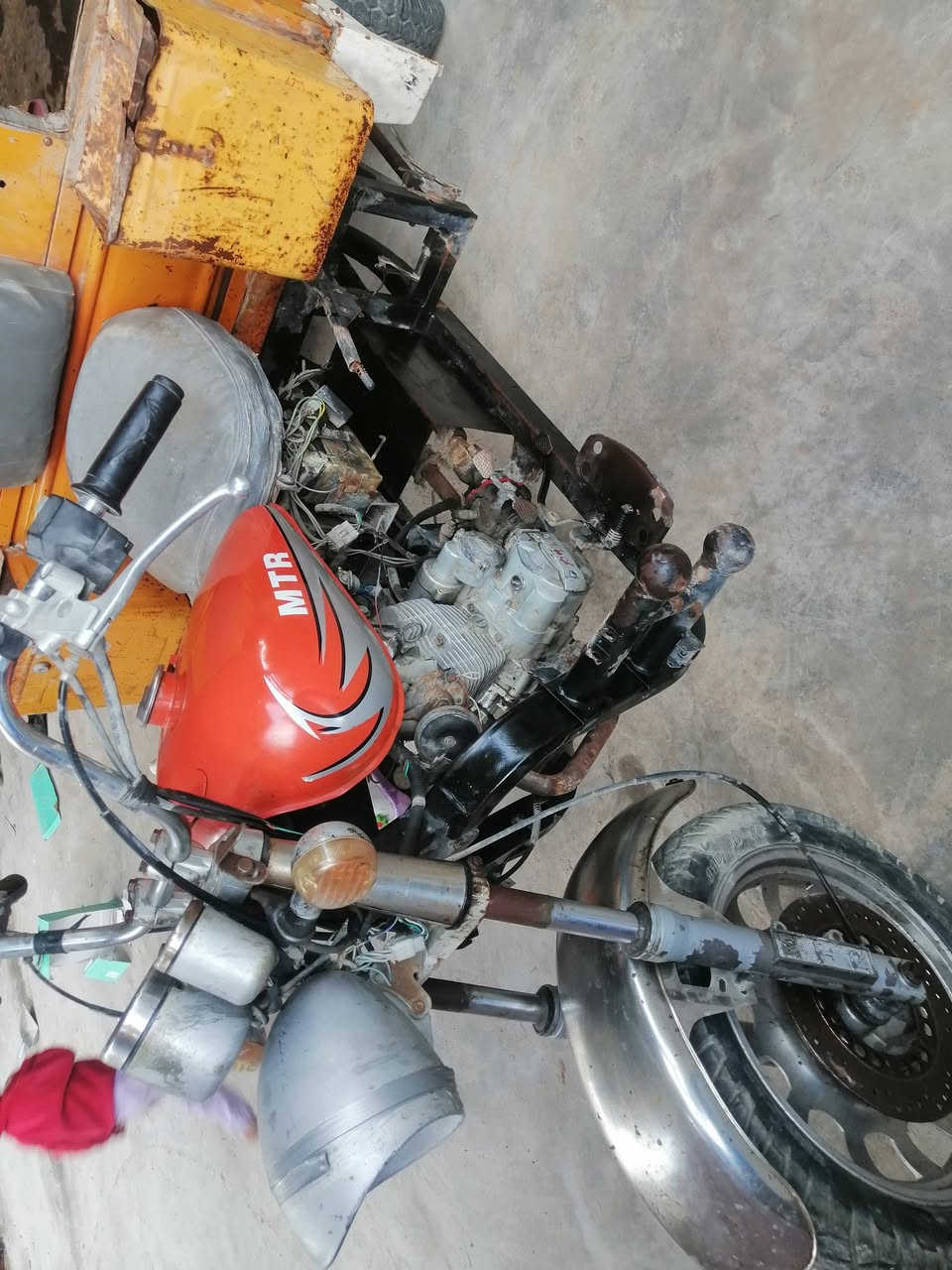 السلام عليكم مكلف بلنشر ستوته MTR مديل 2016تعمير جديد اوراق استنساخ للبيع لباقي المعلومات ***********
