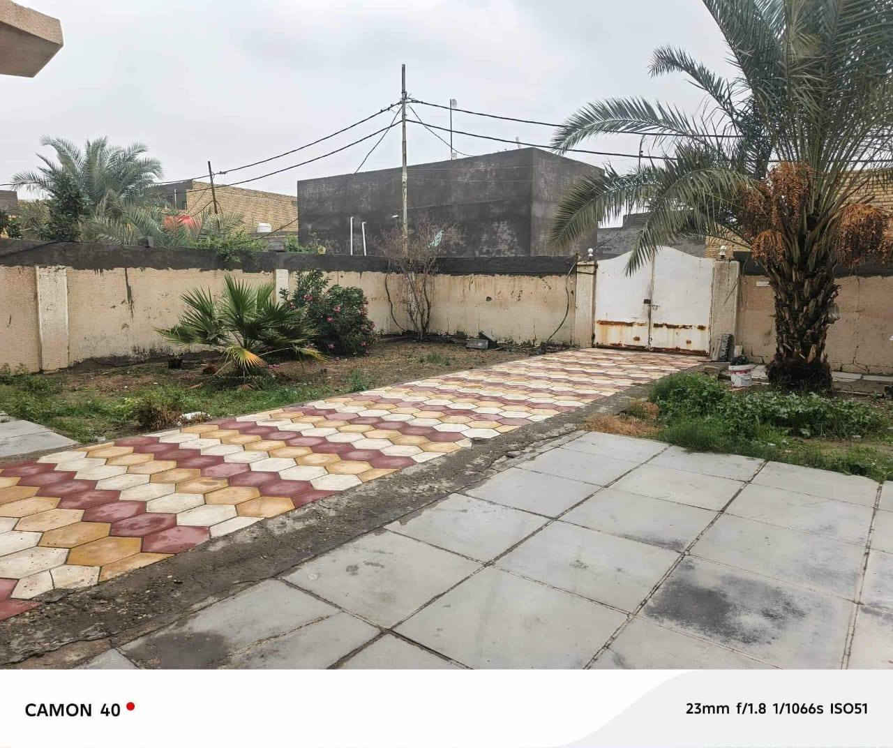 للبيع للبيع
#دار في منطقة أم الهوش خلف المستشفى 
قريب من محطة الكهرباء النزله الأولى التبليط #نقل أسهم مداور بأسم المشتري
#المساحة الكلية 500 متر 
#مساحة البناء 280 متر مسلح 
#بناء سنة 2012
#يحتوي على
يتكون من ثلاث غرف نوم 5 في 5 ومطبخ 5في5 واستقبال 9 في 4 السطح كونكريت مسلح والارضيه مرمر وحديقتين وكراج واسع وصحيات داخليه وخارجيه .
للاستفسار او كثر مراسلتنا على الخاص او الاتصال على الأرقام التالية أو مراجعة مكتبنا 
مكتب الفخامة للعقارات في السماوة 
الواقع في منطقة الحكم قرب مكتب العصائب القديم ومقابل باب متنزه الزهور
***********
***********
***********
