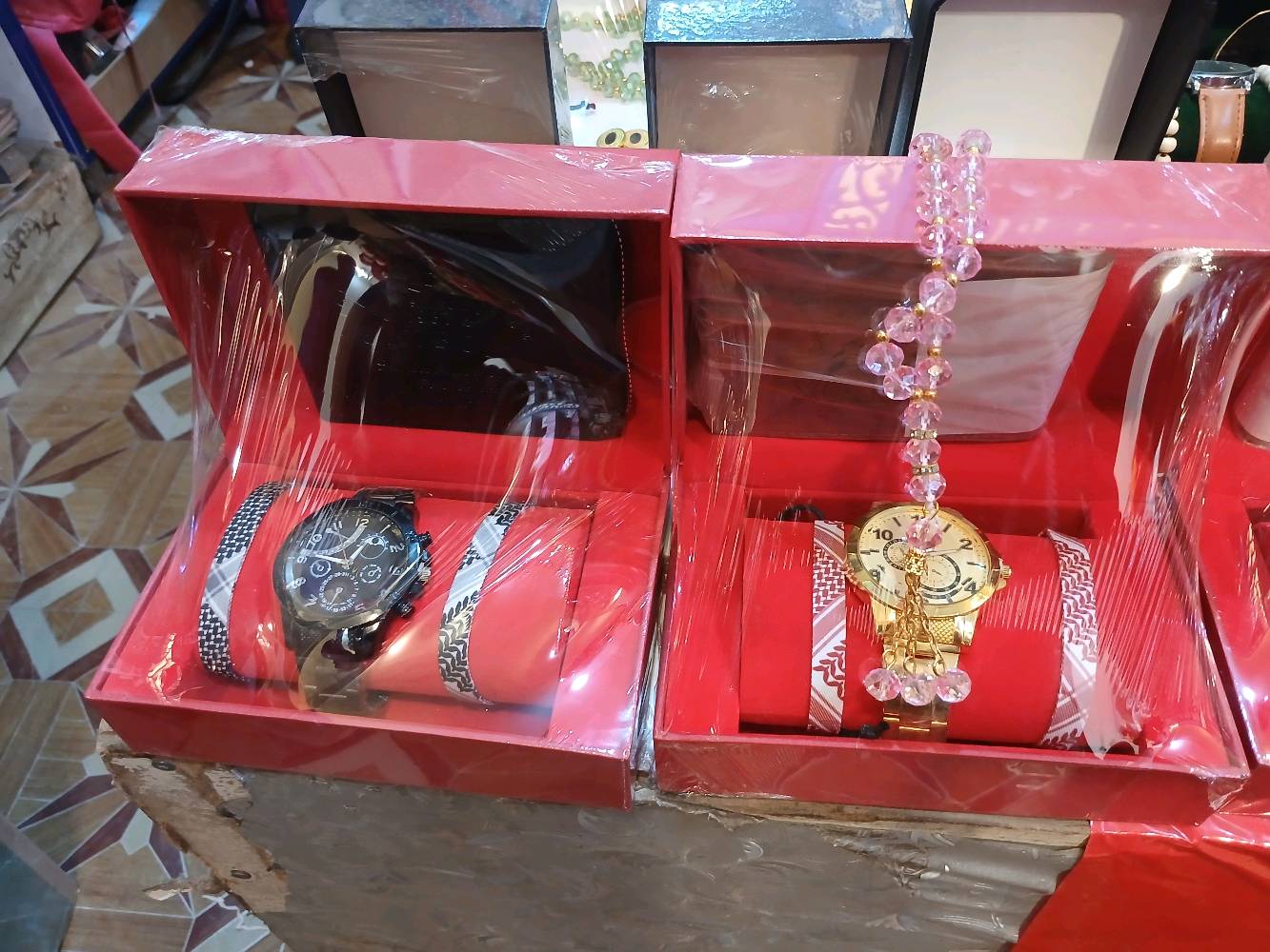 عرض خاص اي قطعة السعر ١٠ الف فقط 
للحجز واتساب ***********
توصيل جميع محافظات العراق
وين مكانك بالعراق حتى أضيفه بالوصف للناس القريبة؟: 
كربلاء المقدسة 
السعر ١٠ آلاف هو لكل طقم كامل لو لكل قطعة وحدها؟: 
كل طقم ١٠ الف عدا التوصيل مع التوصيل ١٥ الف 
الأغراض جديدة لو مستخدمة؟ وإذا بيها أي ملاحظات أو خدوش لازم تنذكر؟: 
الفحص عند المندوب 
التوصيل شكد يكلف، وهل أكو إمكانية فحص قبل الاستلام أو الدفع عند الاستلام؟: 
التوصيل ٥ الف 