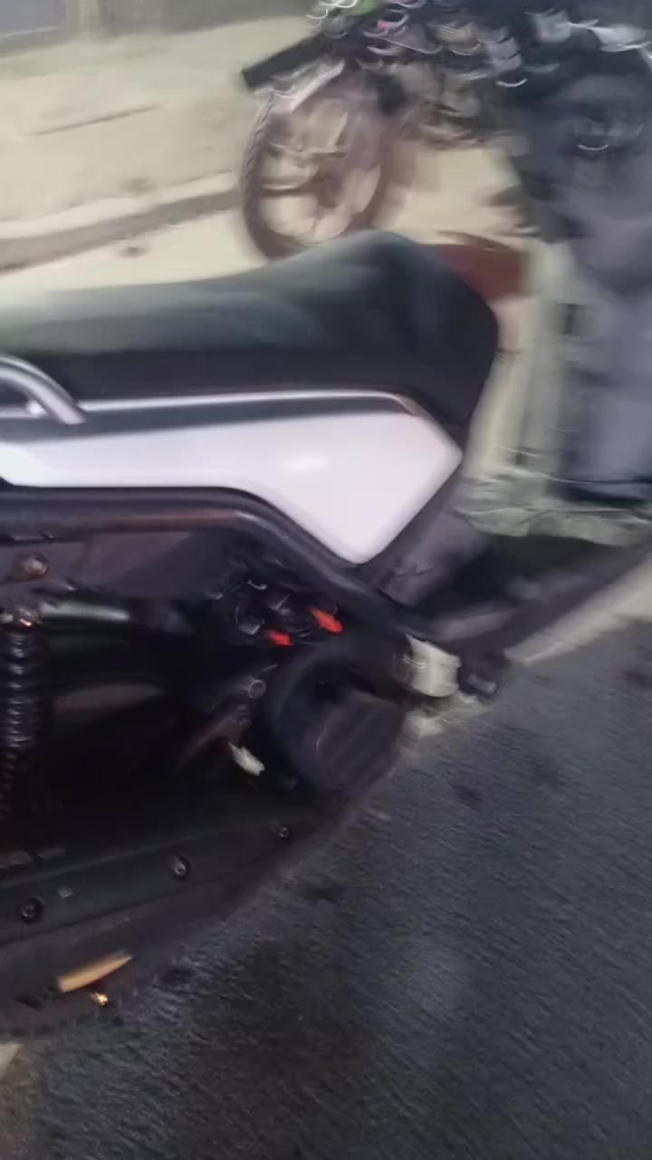 السلام عليكم دراجه سكنس جبلي للبيع كفالة عامة الكهربائيات كلهة شغاة اوراقه موجودة دراجة رمبة السعر مليون 300 وبيهة مجال بسيط مكاني بغداد البلديات الرقم ***********
