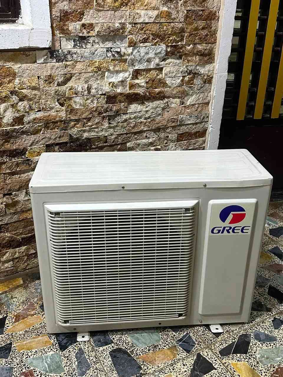 للبيع سبلت كري طن ونص نضيف جدا مع الضمان والشد 450 للتواصل ***********
