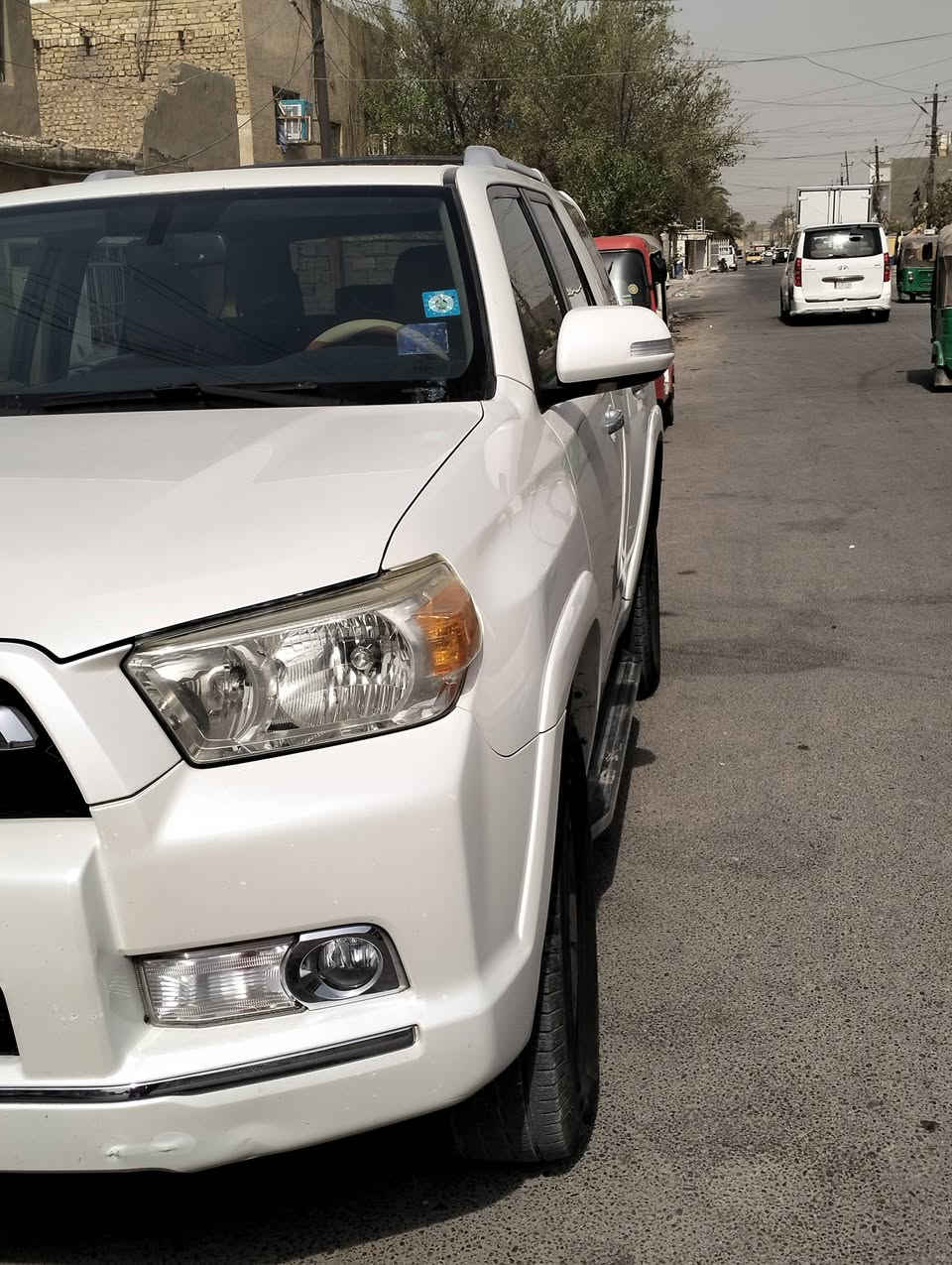 السلام عليكم فور رنر تو ويل موديل 2012 7 راكب مكفولة كفالة عامة من تبديل وصبغ وبارد عدى مكانين بارد صغار موضح ب السونار السيارة كلين تايتل داخلة بدون حادث استيراد مؤسسة فول مواصفات كامرة خلفية حساسات امامي خلفي مؤشر اعطال كشنات تدفئة تبريد + كهرباء وبيها هواي مواصفات لون ابيض ورقم بغداد الجديد ب اسمي  ورجاءً لحد يقارنها بغير سيارة لأن هاي بدوت حادث نهائيا ومابيها قطرة صبغ السعر 233 وبيها مجال  للاستفسار ***********
