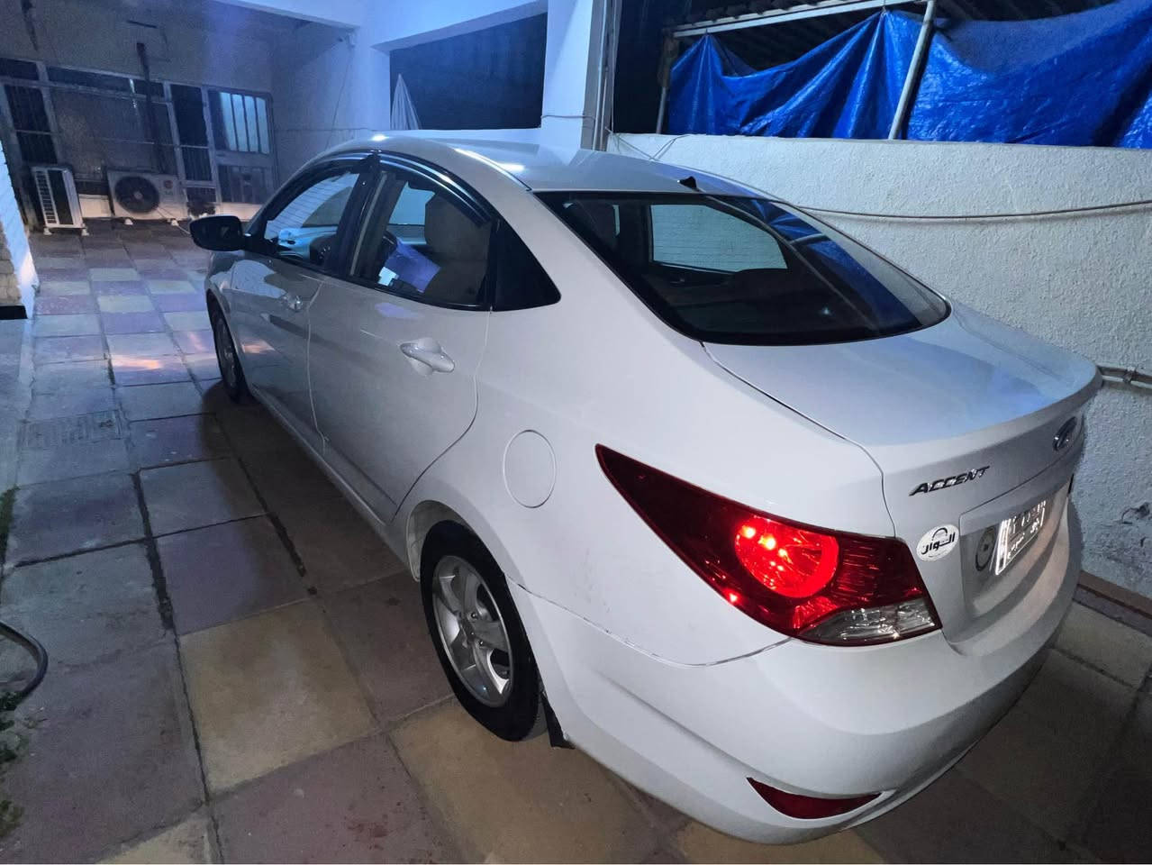 اكسنت خليجي موديل 2015 للبيع 
السيارة ماشية 117 الف كيلو متر حقيقي
محرك دوش 1600 المرغوب 
بيها 4 قطع بارد على كد شبر مو اكثر 
وصبغ الدعامية الخلفية بالكامل للجمالية 
السيارة بيها تكحيلات فقط اثر شخوط خفيفة 
رقم بغداد باسمي تحويل شوكت ما تريد
التبريد شغال كير ومحرك مكفولة ما بيها اي شي 
مواصفاتها العادية المعروفة 
جام كهرباء ، شاشة اندرويد 
نصبتها وشلعتها كلش حلوة السيارة نشطة جدا 
السعر 112 ورقة وبيها مجال بسيط
الي ميعجبه السعر يكدر يعبر المنشور ويندعيلنا بالرزق والخير واسف عالاطالة 
مكان السيارة بغداد / حي القاهرة 
للاستفسار *********** بغداد, العراق
