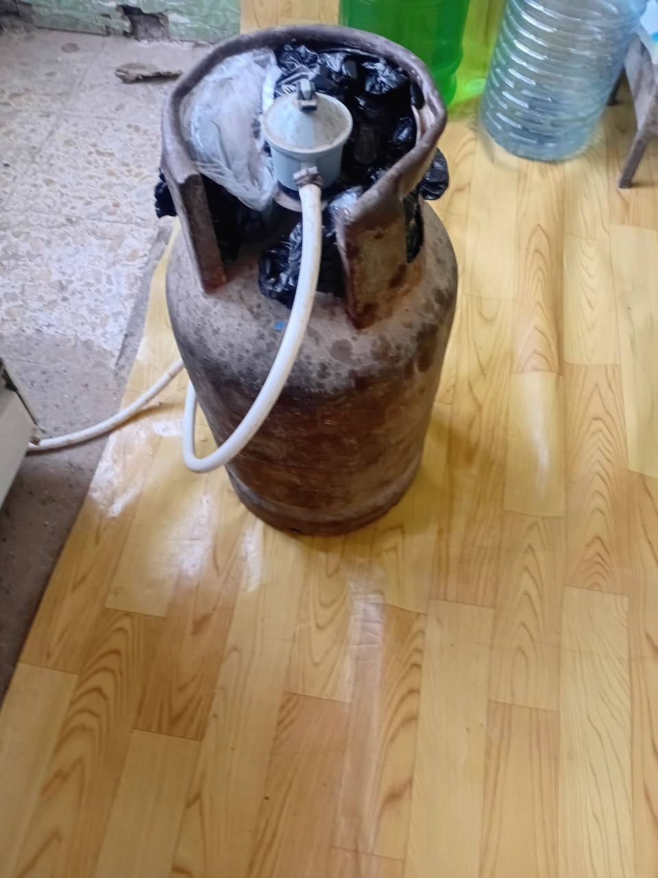 للبيع كلهن نظيفات
ثلاجه تجمد حجم كبير سعرها ١٠٠ 

مبرده حجم كبير تبريد ممتاز ب١٠٠ 

 بلازمه حجم  32 بيها نت وصحن وايرها وستلايت ب١٥٠ 

قنينه ب٧٠

عنوانهن باابو صخير سوك الولايه


**إذا كنت صاحب هذا الإعلان وتريد حذفه لأي سبب، رجاءا أرسل رسالة إلى الدعم الفني**