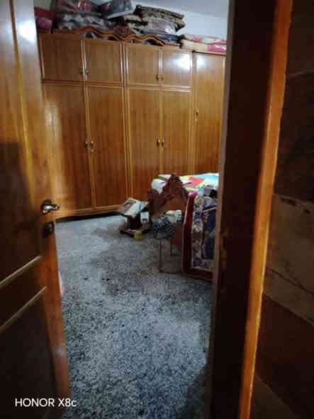 دار للبيع مساحته 100 متر حي الادريسي. 
واجهه 5
نزال 21
البيت مدخلين باب استقبال + باب ممر. 
سند مشترك
بناء 2022
يحتوي..... استقبال / مطبخ / ممر صغير / صاله صغيرة / درج كرانيت الارضية / 3 غرف نوم سويت / بالكون / خدمات / بيتونه كبيرة / سطحين. 

لعرض عقاراتكم السكنية والتجارية تواصلوا ويايه على الخاص والرقم...

***********

 وكل الهلا بيكم.
