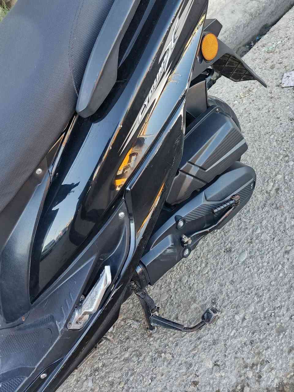 دراجة سكنس للبيع نظافة 100/100
كلها شغاله لايت امامي عالي وناصي لايت خلفي اشاير كلها شغاله دشبول الكتروني

محرك 125C سرعتها 120 

السعر 650 وبيها مجال

مكاني : الناصرية - الغراف  

***********
