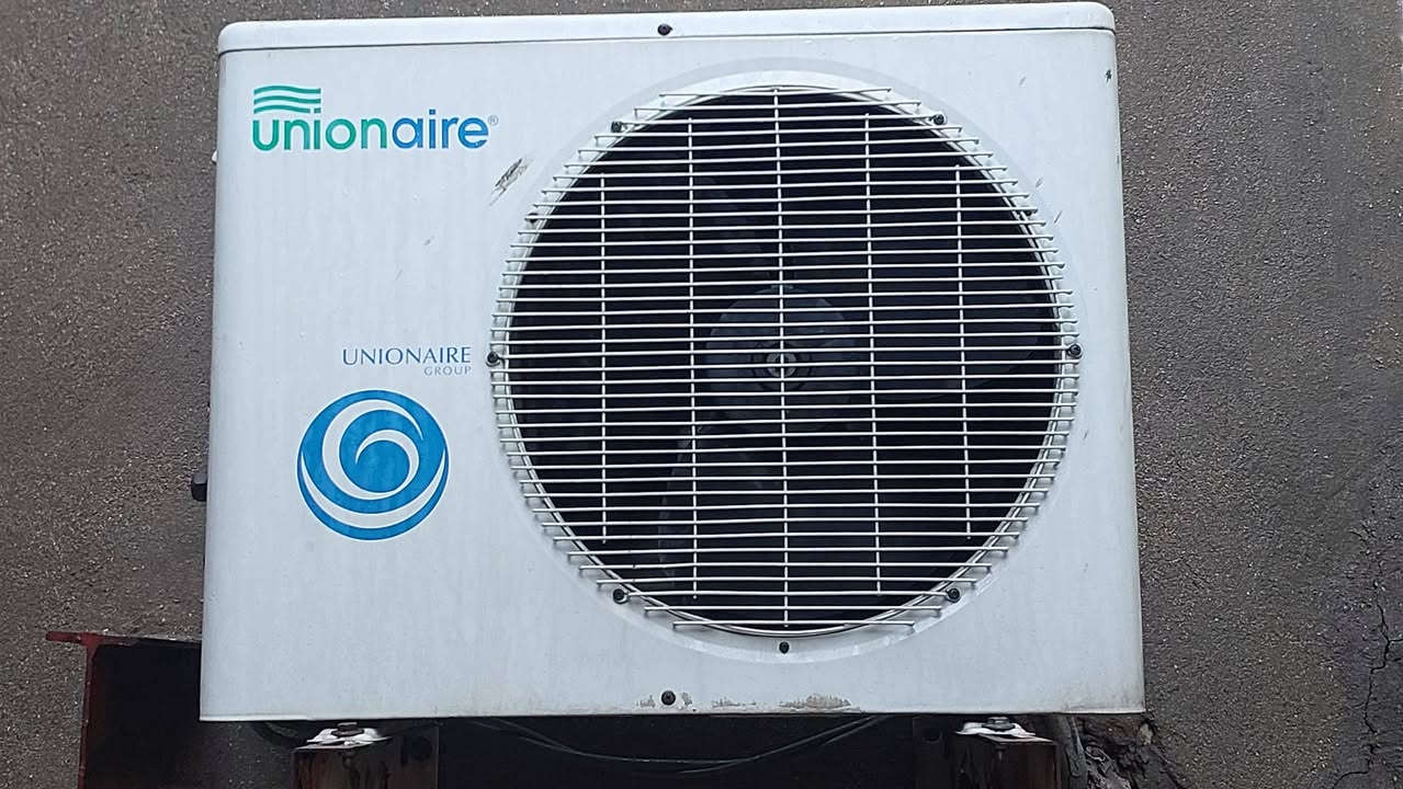 تبريد نوع / Union aire 
 (UNIFY)
الحجم/ 1طن فعلي تدفئة وتبريد
الحالة / نظيف ومستخدم قليل بس متروك يحتاجله صيانه وتجيك الغاز مالته والتفاصيل البقيه موجودة بالصور 
ااسعر المطلوب /150.000
مكاني بغداد الجديدة خلف سينما البيضاء
للتواص على الرقم *********** واتساب
