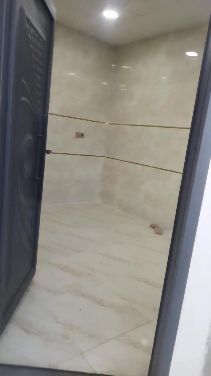 دار لايجار ١٠٠م طابقين درج خارجي الطابق الاول كراج استقبال غرفه نوم مطبخ صحيات الطابق الثاني مطبخ غرفه نوم استقبال العنوان حي الواسطي قرب جامع المؤمن لاستفسار الاتصال على الرقم *********** او مراجعه مكتب فراس البياتي للعقارات
