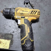 من رخصه الادمن  اليون اجانه. هذا الادريل ١٢ فولت ١٥٠٠ملي امبير بي قاعد...