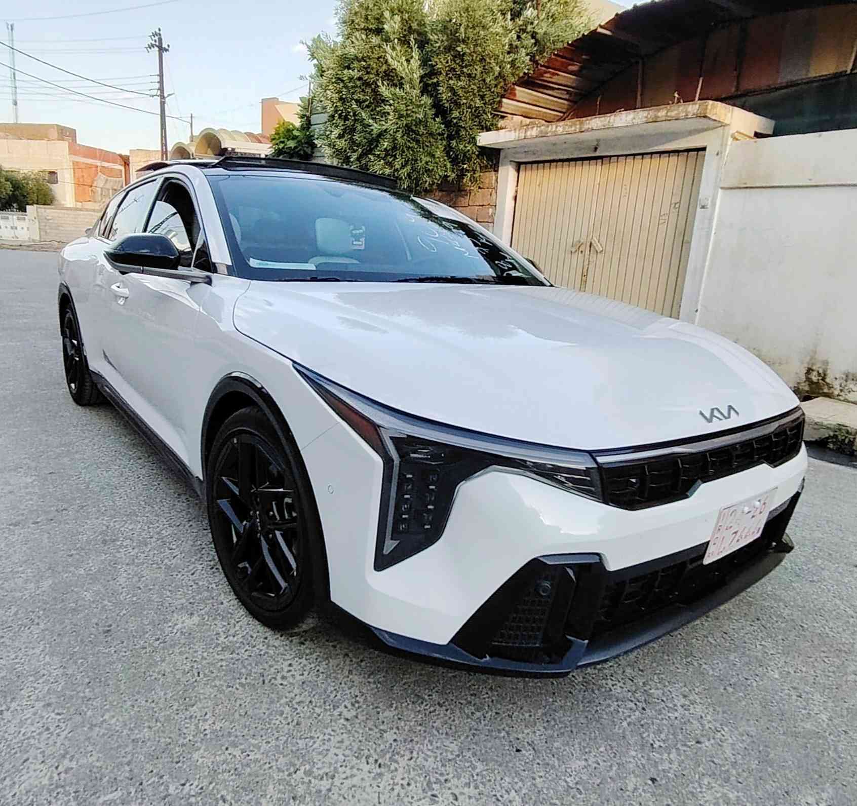 كيا K4 كي فور جي تي لاين 2025 فئة 1/1 Gt line
المحرك :1600 توربو
السيارة كلين بدون صبغ بدون دواخل وبدون ايرباك بيها بخصه  بصندوق وبعد مامصلحة. موضح بالصور
العداد 3000 ميل زيرو السيارة بعدها بوضع السركة
المواصفات. أعلى فئة بل k4 
بصمة 
بانوراما
5 كامرات 
حساسات امامي وخلفي
كشن كهربائي حار وبارد
كشن خزن 
رادار امامي وخلفي 
انارة داخلية متعددة الالوان
شاحن وايرليس 
هندبريك بصمة. اوتو هولد
تبريد قطعتين.تبريد شاشة متصلة 
شفتات بالستيرن. 
مري قلاب 
نظام ترحيب. وصندوق ذكي.
دخول جديد
بدون رقم تترقم شمالي 
مكان السيارة موصل للإستفسار اتصال بالرقم ***********

