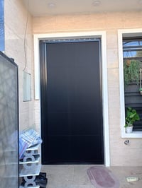 🚪✨ بابك مو بس باب... صار حماية وأناقة بوقت واحد!  ودّع الحشرات والحرار...