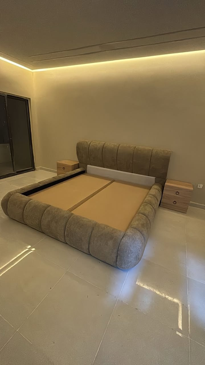 بيت بالغدير موقع مميز قريب ع السنتر درجه اولى شغل مغربي الطابقين مشغول ومغيرين بالبيت للاستفسار ***********
