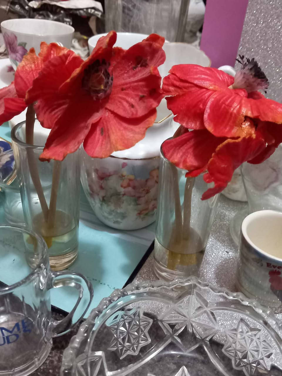 🌸 عرض خاص: طقم فازات "بالة" إنجليزي أصلي 🌸
​لعشاق التميز والقطع الراقية، متوفر الآن مجموعة من الفازات والزهور الأنيقة (إنجليزي أصلي - بالة بنظافة ممتازة) لتضيف لمسة جمالية كلاسيكية لمنزلك.
​✨ الحالة: نظافة عالية جداً (كأنها جديدة).
​💰 السعر للمجموعة كاملة: 25 ألف دينار فقط.
​🚚 التوصيل: مجاني (السعر شامل التوصيل).
​الكمية محدودة جداً، للحجز يرجى إرسال رسالة للصفحة أو ترك تعليق. @إشارة


**إذا كنت صاحب هذا الإعلان وتريد حذفه لأي سبب، رجاءا أرسل رسالة إلى الدعم الفني**