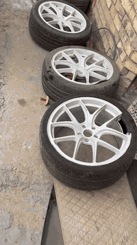 شباب عندي ذني الوياله توسايز BBS للبيع بدون تايرات ثنين مابيهم شي واحد يحتاج بس تعديل وواحد مكسور تعدل واحد وتسوي واحد تريد تشد ويه الويلد يخبلن مكاني كربله يرهمن مراوس ***********
