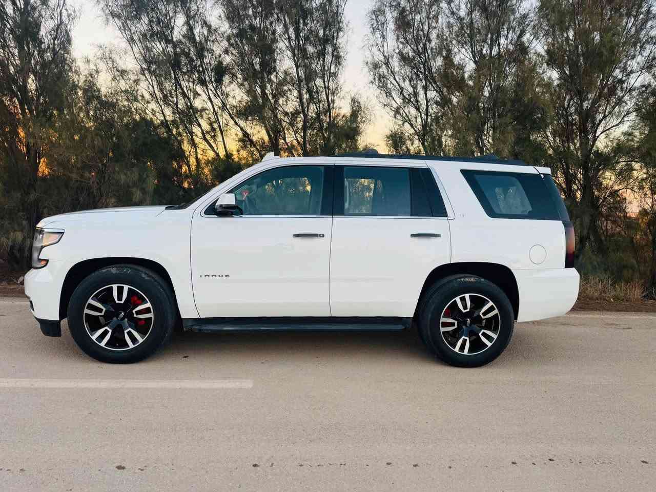 تاهو LT موديل 2016 أمريكي 
شرط بس جاملقات امامي بدون دواخل باقي مكفول حته من بارد
رقم بغداد دولي بسمي
مكينة 5300 كفالة عامه
ماشيه 150 الف 
كشنات جلد
كشنات كهرباء
صندوق كهرباء
قاصة سرية
خزن ذاكرة الكشن
حساسات من كل الجهات
تدفئة وتبريد امامي 
رادار جانبي
3 انضمة قياده تحكم ستيرن 
مانع انزلاق 
تبريد 3 قطع 
حساس خلفي 
شاشة اعطال 
شاشه كبيره 
كامره دواره 
تحكمات استيرن
عنوان بغداد ***********
السعر 280 وبيهه مجال بغداد, العراق
