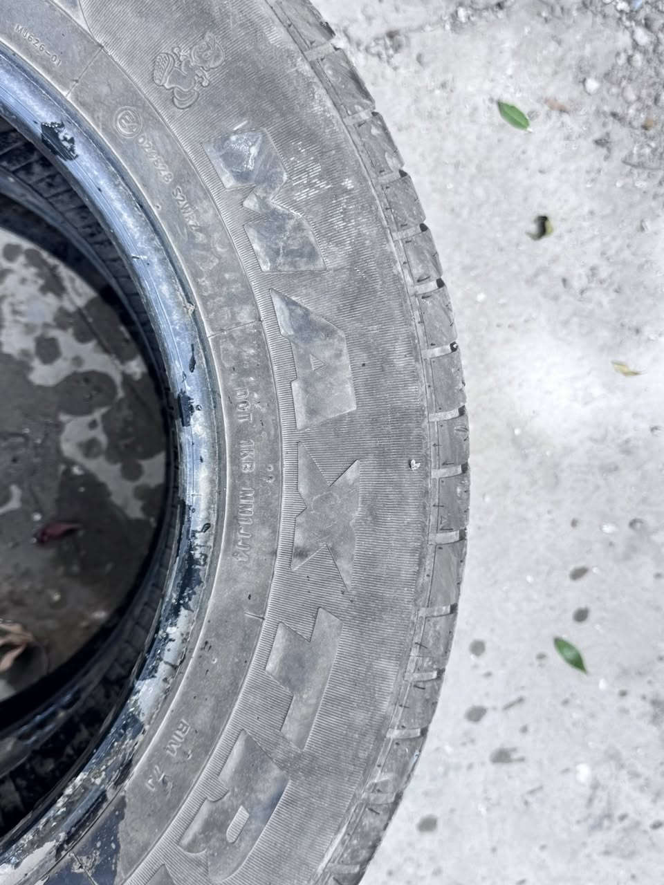 السلام عليكم تخم تاير للبيع زوج ياباني جديد يعني استخدام قليل لابنجر ولا فتيله وزوج بلاديات مال سياره 
التخم ب 150 مكاني بالنجف القياس 17/245/65
***********
جدد بس ماغسلتهن
