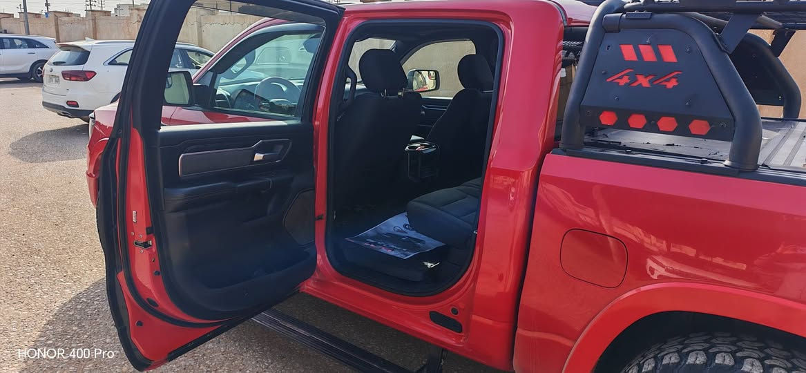 للبيع ...
رام ...
موديل 2019. 🚘🚘.
فئة بك هورن / لون ستار
رقم بصره مميز 

محرك 6 سلندر  تنفس طبيعي قليل الصرف + منظومه ايتورك لتعزيز العزم والقوه. 

------------------------ 

لون احمر مميز 🔴🔴🔴🔴🔴🔴. 

باب طويل بدي قصير .. المرغوب ❤️ 

ترفيع 2  انج ونص  بلادي من امريكا 

دفع رباعي 4×4. 

دفع ثنائي 4×2 🚘 

دبل اكسل فور ويل درايف 

+ ثقيل و خفيف وأوتو و العادي 9 نمر
 حساسات أمامية وخلفية 
كامره دواره 

امكانيه تعديل ( رفع وتنزيل دوسات البنزين والبريك ) 

بانوراما 3 طكات علئ طول القماره 

مري شفط + ترحيب مع اشارة جانبية 

كرسي السايق كهربائي + تدفئة الكراسي الامامية 

المرأة تعمل عادية + خاصية التعتيم 

جامه خلفية كهربائية 

تبريد فول 3 قطع 

شاشة حجم وسط بلادية

تحكم ستيرن فول جهتين 

مكانات تخزين كبيرة داخل غرفة السياره 

منافذ شحن usp 

منفذ كهرباء 220 فولت 

كشنات قماش مخمل .. لون رصاصي جميل بلادي

تزويد محجر سبايدر خلفي + غطاء بدي بلادي

تزويد لايت امامي ثلجي فئة ريبل .. 

تزويد دوسات جانبية كهربائية ( تعمل مع فتح الباب وغلقة ) 

تزويد طخم تاير جبلي ياباني + ويل حجم 20 تزويد مو عادي بنقشه لون احمر نفس لون السياره 

مع امكانيه نفخ الاطارات اوتوماتيكي عند الحاجة 
..............................................
السعر 270 $ وبيها مجال 
للاستفسار *********** 
مكان السياره ميسان العمارة
