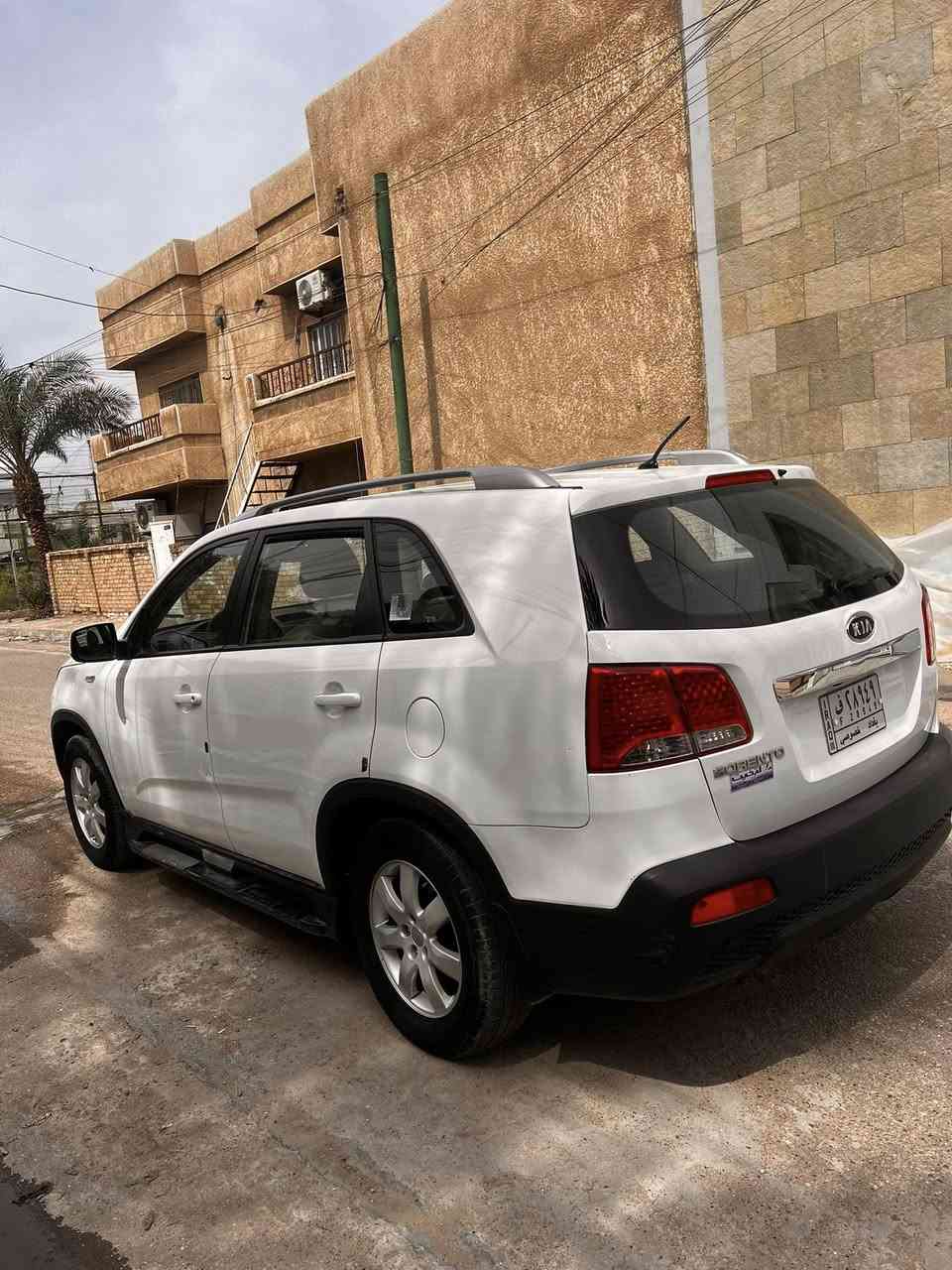 السلام عليكم 
سورنتو 2012 خليجي مكفولة من الصبغ 
مكينة 2400 دوش اربعة سلندر سبعة راكب السيارة من الشركة على ايد وحدة 
كلشش جديدة ماشية 109 الف حقيقي وين ميعجبك افحص  مكينة وكير بلاديات على وضع الشركة 
السيارة جاهزة من جميع النواحي قبل سبوع مسوي صدر خلفي امامي شغل درجة اولى 
السعر 143 
مكاني بغداد 
رقم الهاتف ***********
