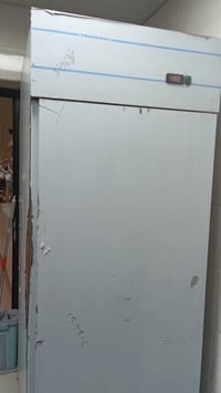 ثلاجة عرض حلويات/كي