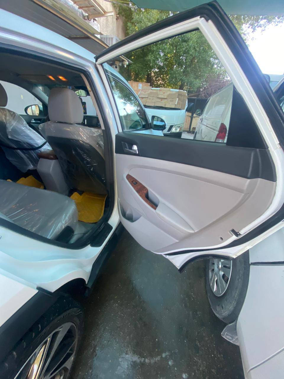 ياالله يالله. توكسان موديل ٢٠١٩
سويج موصفات عاديه نص. فول  تحكم ستيرن. شاشه    رقم انكليزي. بسمي سياره. 
نضام الكير ايكو اسبوت عادي
الهند ابريك بصمه. رقم انكليزي.  سياره.  مبيهه كل. نقص  حداديه. تايرات كلهه جاهزه. يعني شغل وين ميعجب. 
ماشيه ٩٧٠٠٠
السعر143 بيهه مجال  العنوان بسمي سياره 
 العنوان الاعظميه 
رقم الهاتف *********** رقمي بي واتساب. واني. بلخدمه
