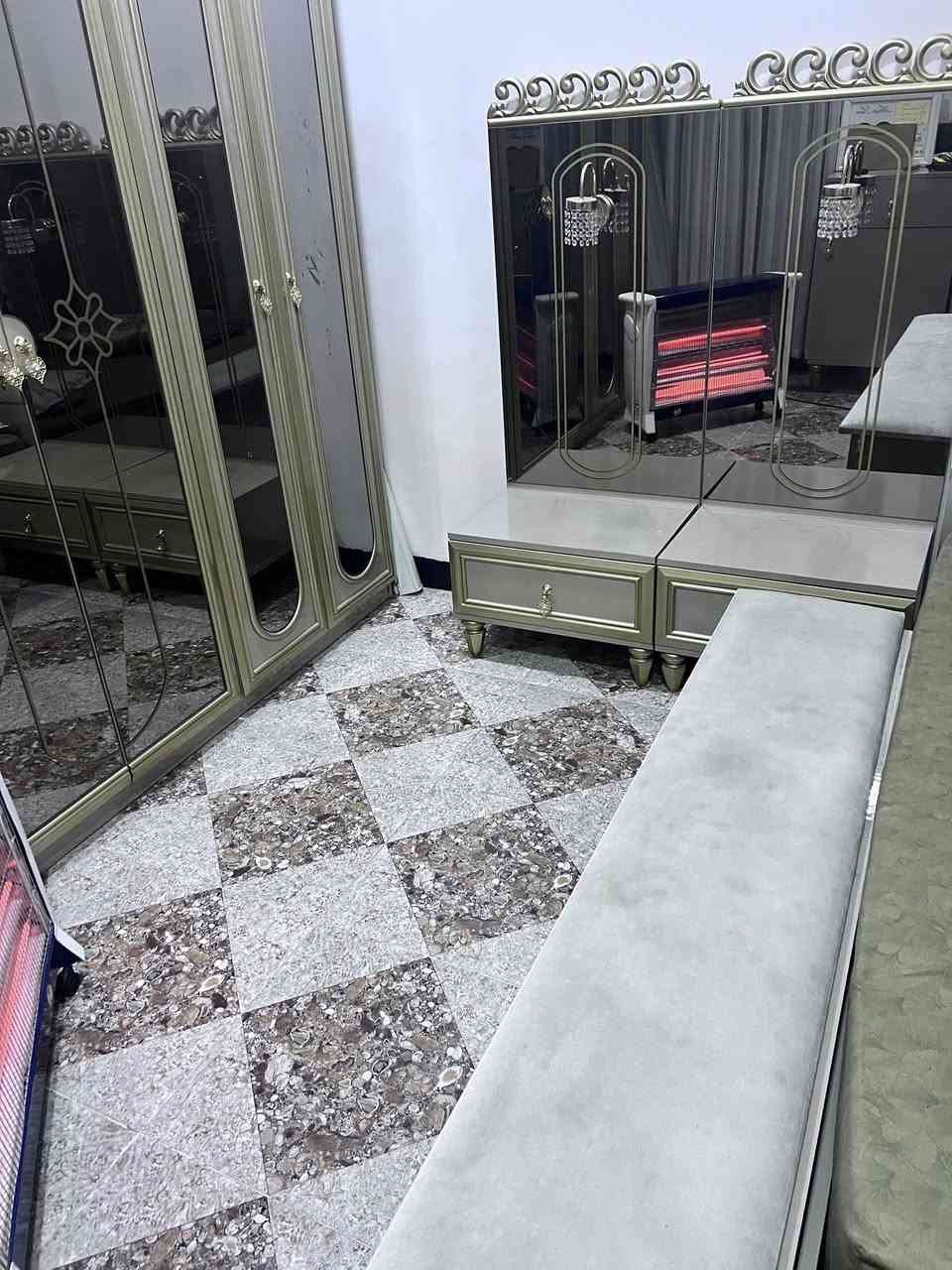 غرفة نوم تركي 8 قطع نظيف من اي كسر او شخط 
سعر 500الف شامل نقل وشد داخل كركوك
***********
