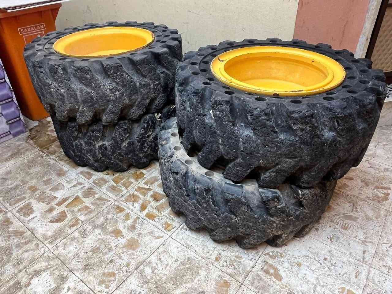 السلام وعليكم للبيع تايرات +وياله العدد 4 (ربل ربل اصلي شرط ياباني)
مالت كوماتسو حجم 20مال كوماتسو 50 انضاف جدد مكاني موصل الاستفسار اتصل *********** 📞***********
